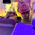 COSY&SPA Appartement Luxe JACUZZI SAUNA Suite Cristal