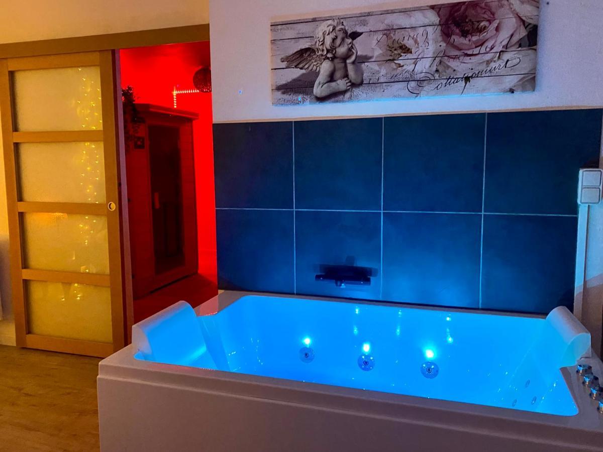 Love hôtel Cosy&spa Luxe Jacuzzi Sauna Cristal *