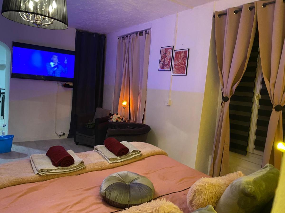 Love hôtel Cosy&spa Luxe Jacuzzi Sauna Cristal