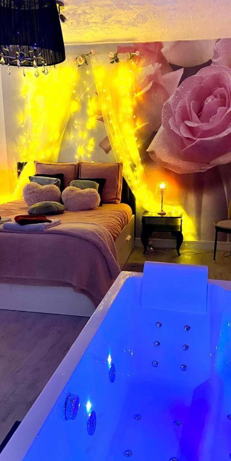 Love hôtel Cosy&spa Luxe Jacuzzi Sauna Cristal *