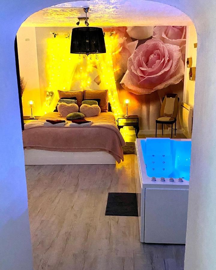 Cosy&spa Luxe Jacuzzi Sauna Cristal Love hôtel *